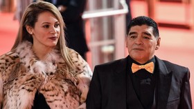 Beda 30 Tahun, Maradona Putus dari Kekasih