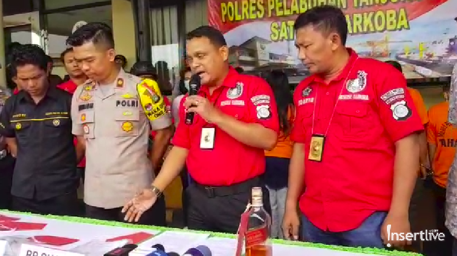 Aris Idol mengungkap alasannya memakai narkoba karena karier yang mulai meredup.  