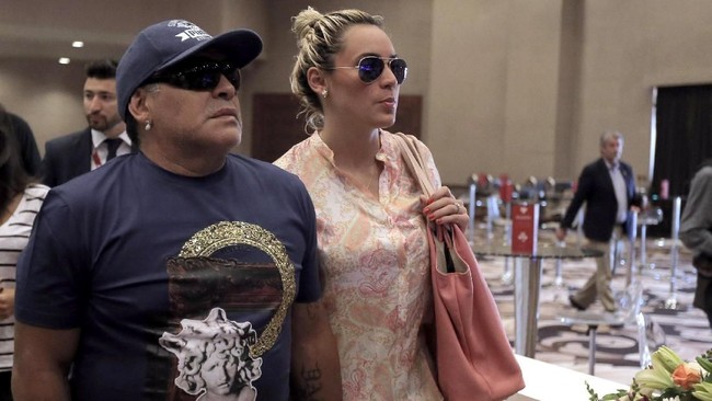 Legenda timnas Argentina Diego Maradona tengah melakukan isolasi mandiri agar tidak terinfeksi virus corona.