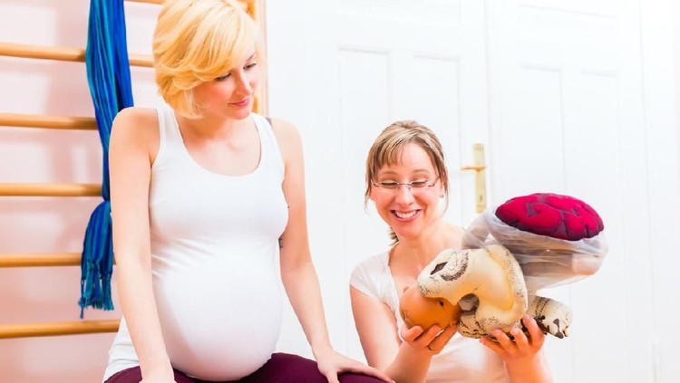 Bunda yang hendak bersalin bisa meminta jasa pendampingan doula, untuk meminimalisir rasa sakit saat kontraksi dan setelah bersalin.