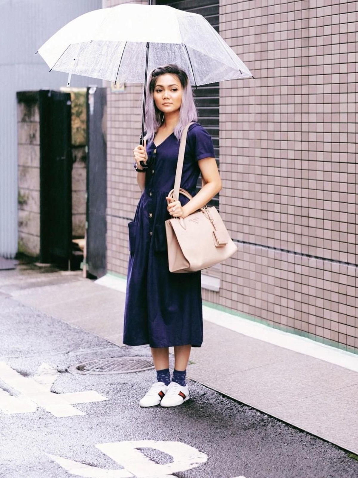 Tepat hari ini&comma; Rabu &lpar;16&sol;1&rpar;&comma; Rina Nose&comma; berulang tahun yang ke-35&period; Berikut Insertlive sajikan tujuh transformasi Rina sejak memakai hijab hingga kini&period;