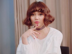 Masuki 35 Tahun, Intip 7 Transformasi Gaya Rina Nose