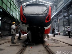 PT INKA Pamer Kereta Api Canggih Pakai Baterai
