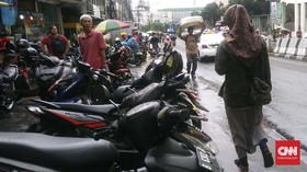 Tunawisma Ditangkap Usai Catut Satpol PP Tarik Parkir Liar di Sudirman