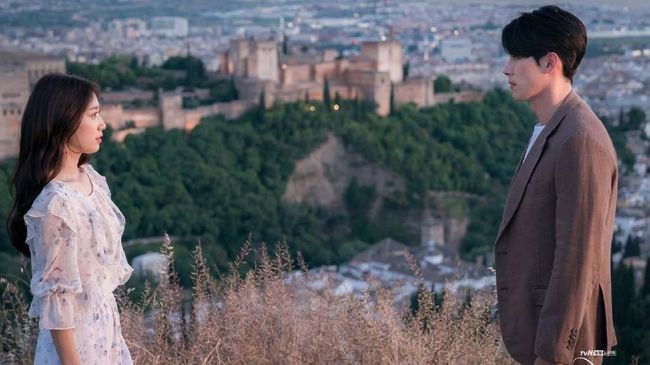 Dalam beberapa tahun terakhir, sudah ada sejumlah drama Korea dengan jalan cerita yang sejalan dengan Start-Up.
