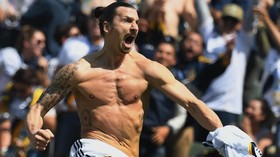 Patung Ibrahimovic Berdiri di Swedia