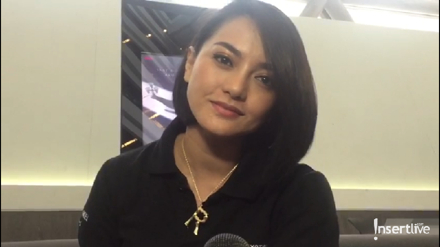 Ririn Ekawati baru-baru ini memamerkan gaya rambut barunya yang lebih pendek.