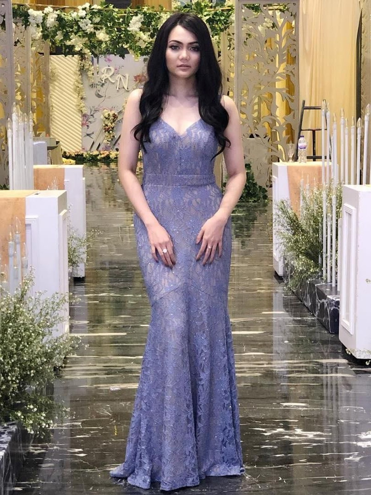 Tepat hari ini&comma; Rabu &lpar;16&sol;1&rpar;&comma; Rina Nose&comma; berulang tahun yang ke-35&period; Berikut Insertlive sajikan tujuh transformasi Rina sejak memakai hijab hingga kini&period;