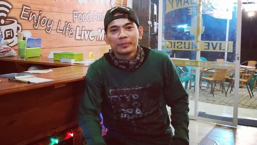 Sejumlah artis diketahui menjadi driver ojek online sambil menunggu panggilan syuting. 