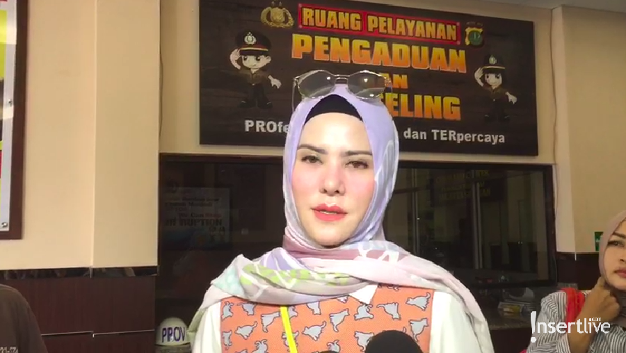Angel Lelga ungkap alasan ingin penjarakan Vicky Prasetyo untuk kasus penipuan. Ia pun mengatakan akan memberikan kejutan untuk kasus mantan suaminya itu.