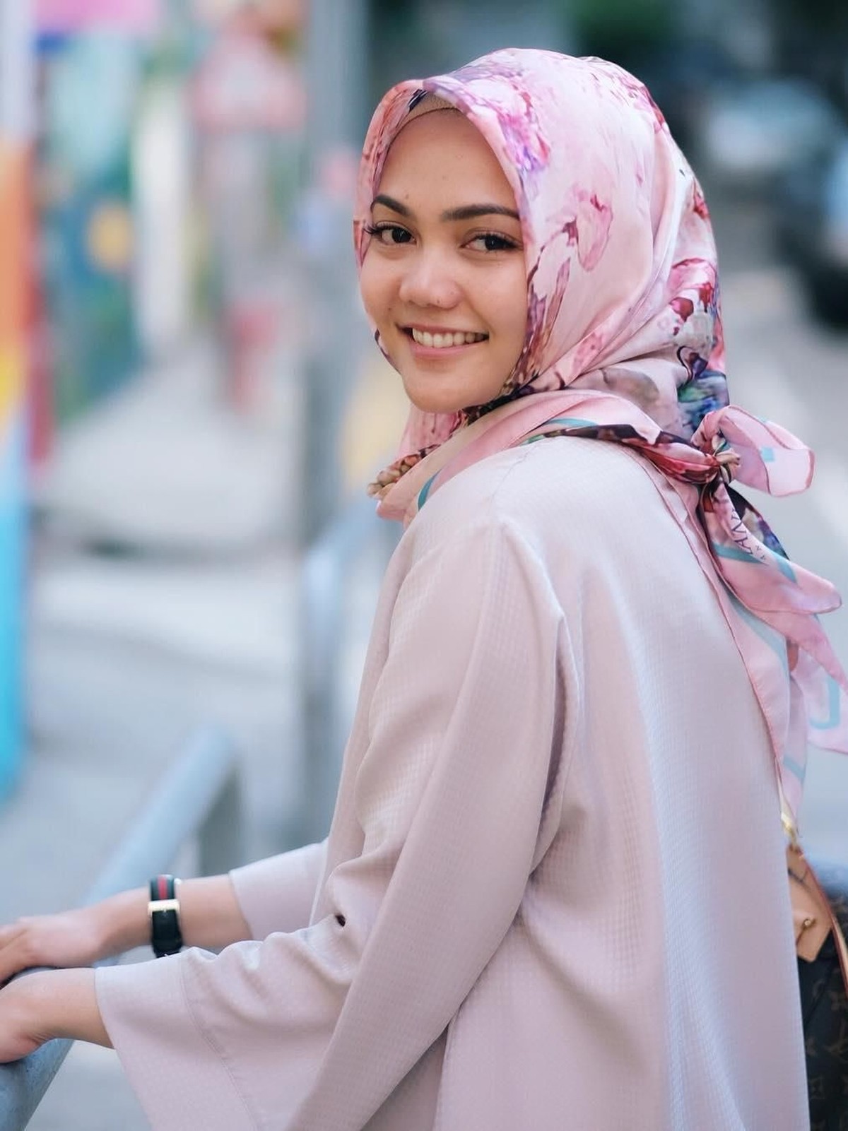 Tepat hari ini&comma; Rabu &lpar;16&sol;1&rpar;&comma; Rina Nose&comma; berulang tahun yang ke-35&period; Berikut Insertlive sajikan tujuh transformasi Rina sejak memakai hijab hingga kini&period;