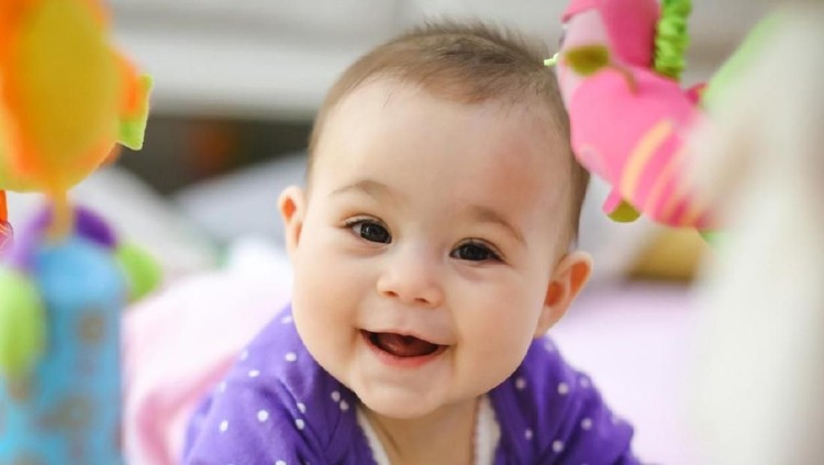 Dara Menamai si kecil dengan arti pemberani bisa jadi pilihan agar anak tumbuh menjadi perempuan yang berani, Bun.