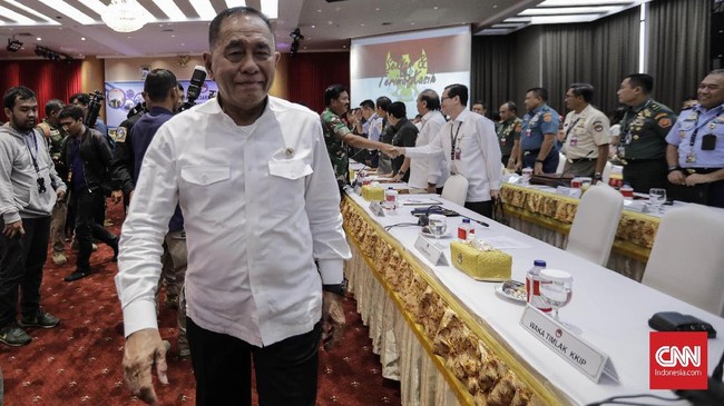 Demi mencegah ada upaya pihak lain merusak TNI dan Polri yang menjaga NKRI, Menhan menyatakan akan mengeluarkan pernyataan tegas.