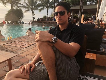 Bahas Tips Make Up Pria Bareng Mischa Chandrawinata & Raih Hadiah Uang Tunai