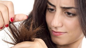 7 Cara Mencegah Rambut Bercabang, Jangan Lupa Menyisir