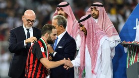 Higuain Marah Dikaitkan dengan Chelsea