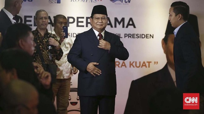 Prabowo dan Sandi tak bicara banyak kepada wartawan usai debat capres. Keduanya langsung meninggalkan lokasi diiringi teriakan 'Prabowo Presiden' pendukungnya. 