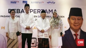 Tiba di Lokasi Debat Bersama Jokowi, Ma'ruf Kenakan Sarung