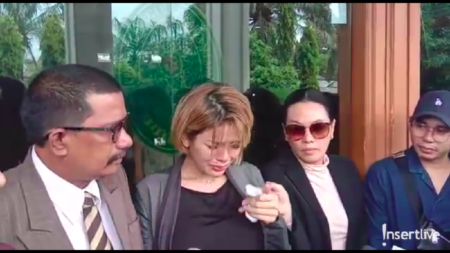 Beberapa artis Indonesia sudah sangat dikenal dengan sensasi yang dibuatnya.