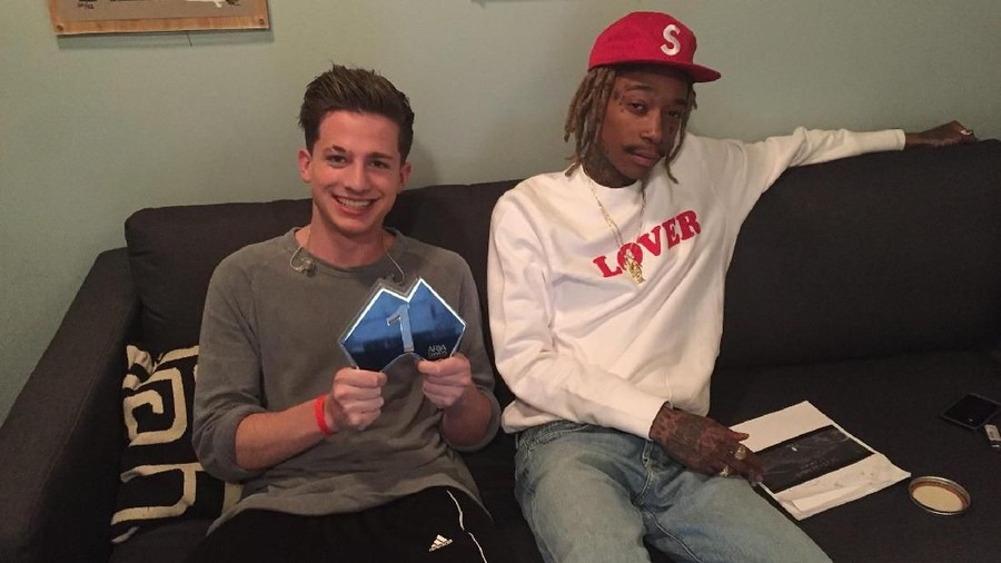 See You Again - Wiz Khalifa feat. Charlie Puth Berikut Insertlive sajikan lima lagu Hollywood yang ditulis dalam waktu singkat. Penasaran ada siapa saja?