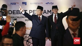 Acungkan Telunjuk Jempol Prabowo-Sandi Tiba di Lokasi Debat