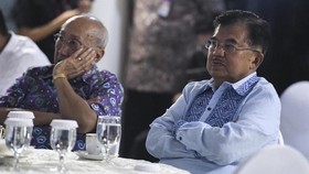 Bersama Anies Baswedan, JK Pantau Macet Jakarta dari Udara