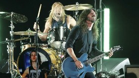 Dave Grohl Operasi Lengan, Foo Fighters Batal Konser