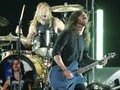 Dave Grohl Operasi Lengan, Foo Fighters Batal Konser