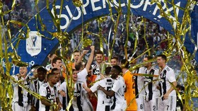 FOTO: Trofi Pertama Ronaldo di Juventus