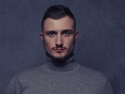 Hafiz Ternama Fatih Seferagic Soroti Video Polisi Sukabumi Imami Salat Tahanan
