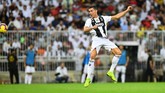 FOTO: Trofi Pertama Ronaldo di Juventus Cristiano Ronaldo merebut trofi pertamanya di Juventus setelah menang 1-0 atas AC Milan di Piala Super Italia 2018.