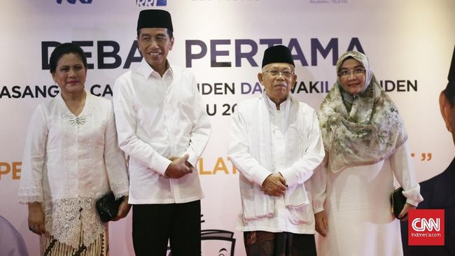 Banyak orang seringkali menyamakan antara baju koko dengan baju takwa. Padahal mereka sama sekali berbeda.