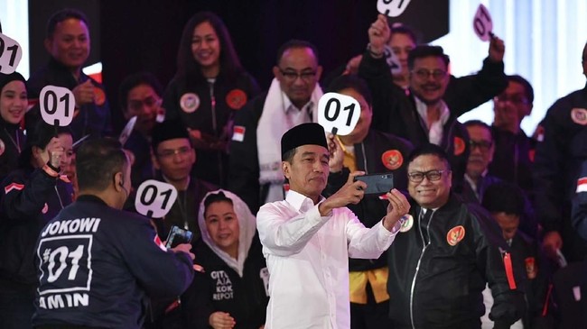 Jokowi akan mengunjungi Cibatu untuk meninjau panel reaktivasi jalur kereta api Cibatu-Garut.