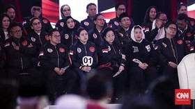 Keakraban Yenny Wahid-Megawati dalam Debat Perdana Pilpres