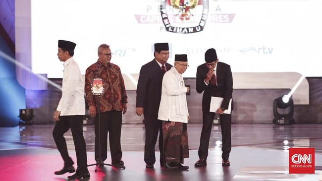 Pengamat politik menilai Sandiaga Uno akan kesulitan mendebat Ma'ruf Amin di debat pilpres 2019 karena status ulama yang melekat pada Ketua MUI.