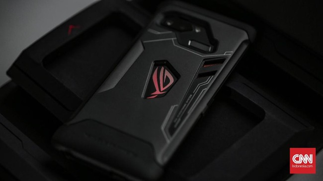 CNNIndonesia.com berkesempatan untuk menjajal ROG Phone dengan cipset terkuat Qualcomm yakni Snapdragon 845 dengan 128 GB yang dibanderol Rp13 juta.