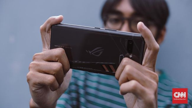 Asus Banting Setir Pakai TKDN Hardware Buat ROG 2 Asus mengaku banting setir dari TKDN software ke TKDN hardware untuk memboyong ROG 2 ke Indonesia.