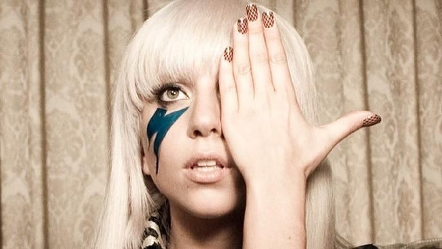 Just Dance - Lady Gaga Berikut Insertlive sajikan lima lagu Hollywood yang ditulis dalam waktu singkat. Penasaran ada siapa saja?