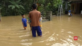 VIDEO: Banjir Cilacap, Tim Gabungan Bersihkan Sampah