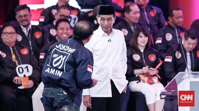 Presiden Joko Widodo tidak banyak berkomentar ketika ditanya soal persiapan debat kedua yang akan diadakan Minggu (17/2), ia hanya meminta untuk menunggu.