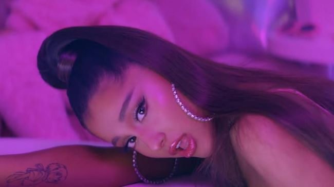 Dalam serangkaian cuitan di Twitter, Ariana Grande menjelaskan alasannya tak jadi tampil di Grammy Awards 2019.