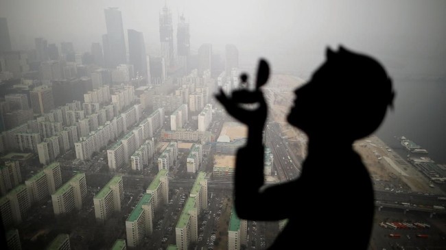 NYALANG: Meramal Sudut dan Lekuk Suratan