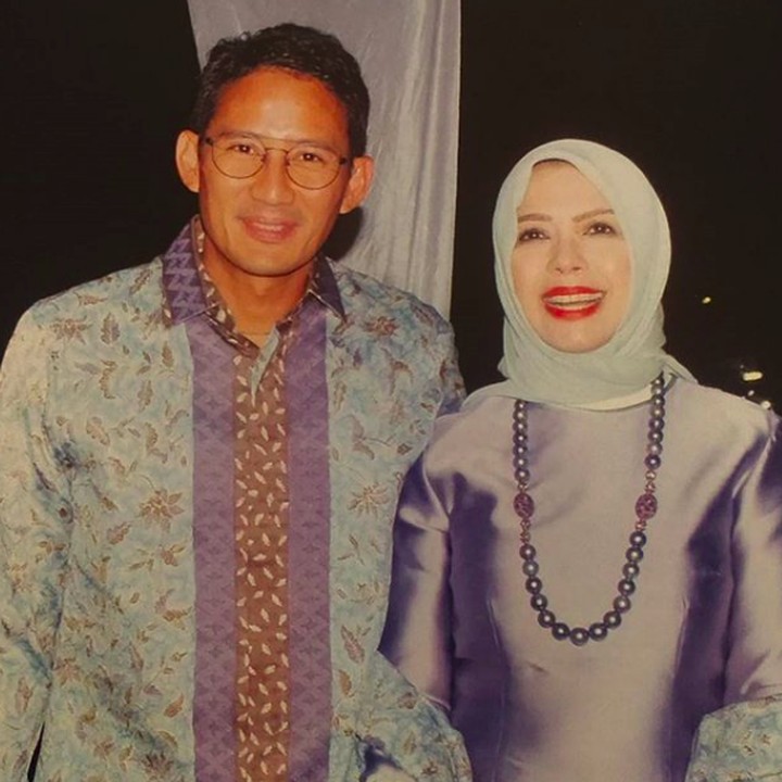 <p>Awet dan bahagia selalu ya, <a href="https://news.detik.com/berita/4359071/warga-sinjai-iringi-sandiaga-uno-lari-pagi" target="_blank">Sandiaga Uno</a> dan Nur Asia Uno. (Foto: Instagram/nurasiauno)</p>