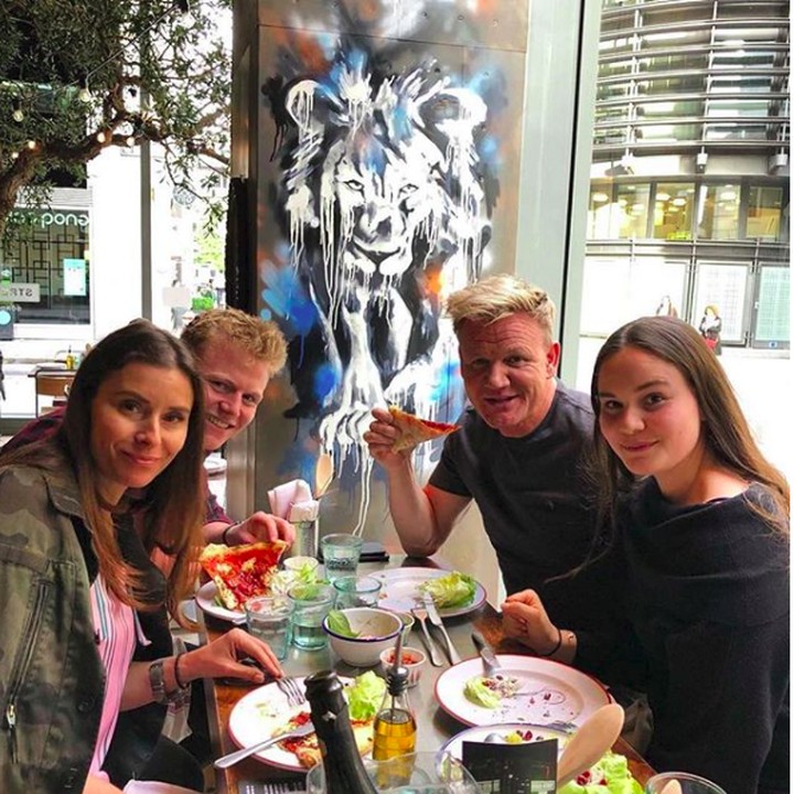 <p>Makan bareng kayaknya jadi kegiatan wajib bagi chef asal Inggris ini. (Foto: Instagram/gordongram)</p>