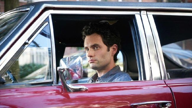 Di musim kedua serial 'You', Joe Goldberg (Penn Badgley) diceritakan pindah dari New York ke Los Angeles, di mana ia lantas jatuh cinta pada seorang chef.