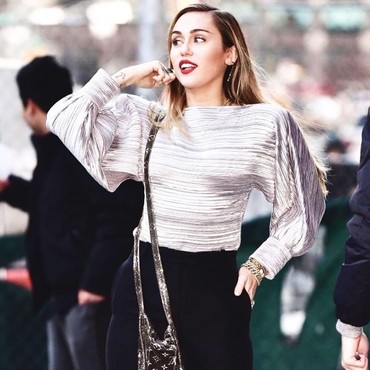 Kaitlynn Carter Jadi Penyebab Perpisahan Miley dan Liam Hemsworth?