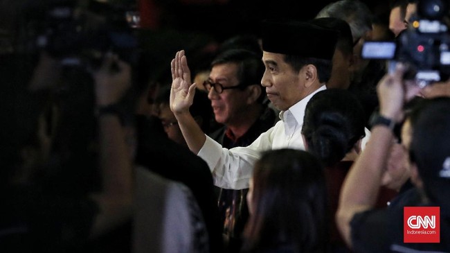 Deklarasi dukungan pada Jokowi di Pilpres 2019 digelar di Istora Senayan. Jokowi didampingi sejumlah menteri dalam acara ini.