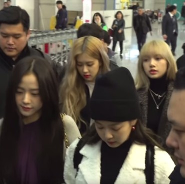 Ke Indonesia, Simak Outfit Mewah Lisa & Jennie BLACKPINK