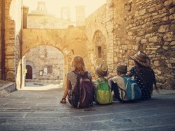 Traveling di Tengah Pandemi? Baca Ini Dulu...