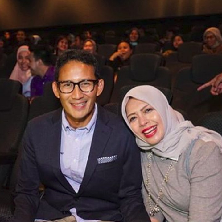 <p>Senyumnya mirip, inikah yang dinamakan jodoh? He-he. (Foto: Instagram/nurasiauno)</p>